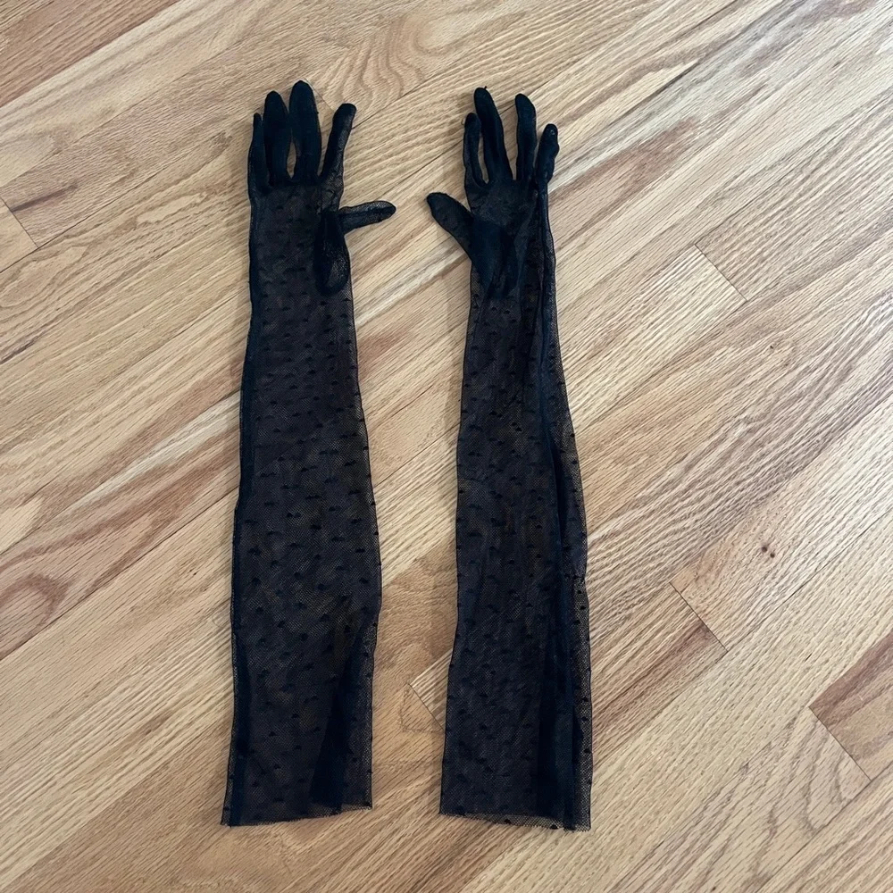 Long mesh polka dot black gloves